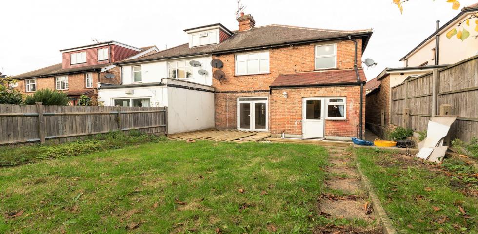 			NEW INSTRUCTION (Private Garden), 4 Bedroom, 1 bath, 1 reception Flat			 Fleetwood Road, DOLLIS HILL